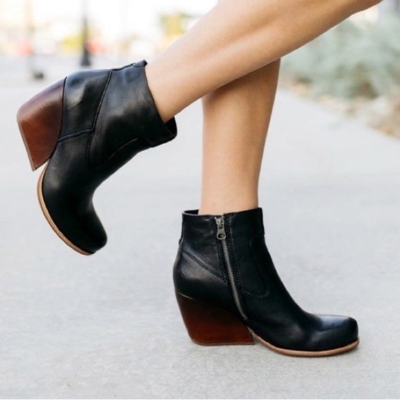 Kork-Ease black leather ankle boots size 7.5 - Picture 1 of 10